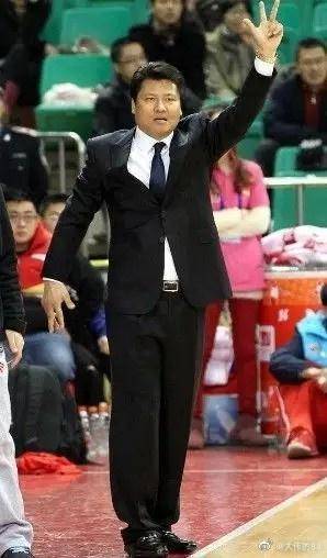 媒体人：前青岛队韩国籍主帅姜正秀将出任新疆男篮主锻练