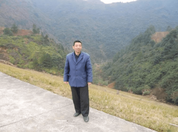 两家共六人自驾车去禾山甘露寺烧香拜佛,返回时顺路去了禾山水库游玩