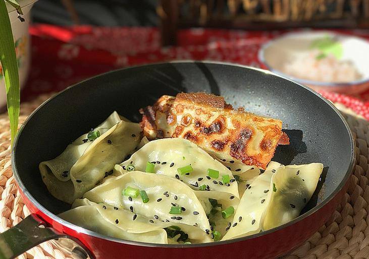 原创
  韭菜搭配它拌馅煎锅贴，鲜香味美滑嫩多汁，比猪肉韭菜更营养好吃 第1张