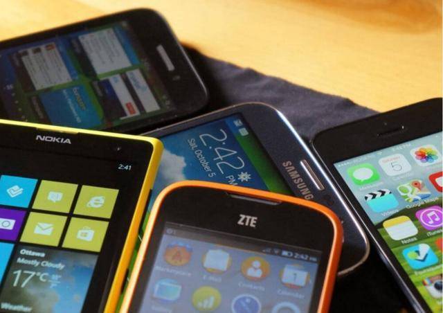 r华为手机怎么更换字体
:一部手机用三年，是手机太耐用，还是年轻人的消费观变了？