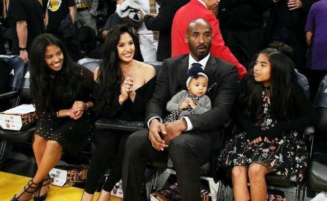 nba球星科比意外坠机离世,格莱美挂球衣致敬科比_网友_二女儿_美国