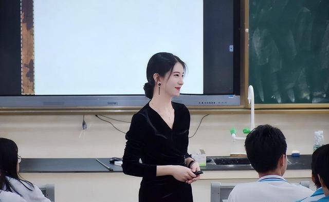 又爆出个外教美女,老师要靠颜值吃饭吗?_效应_气质_网络