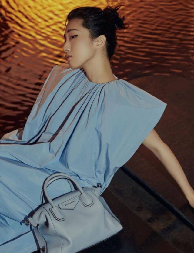 原创
  Yamy长相好高级,穿“纸袋裙”减龄又时髦,一般人真模仿不来 第4张 原创
  Yamy长相好高级,穿“纸袋裙”减龄又时髦,一般人真模仿不来 第4张