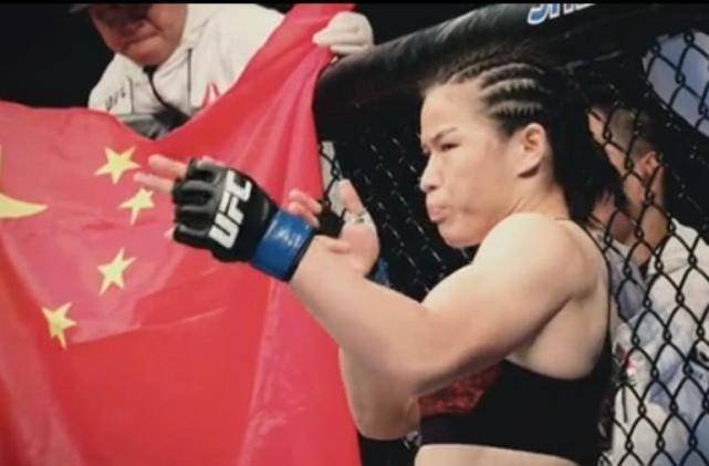 张伟丽：末于把金腰带带回中国，2回合裸绞KO卡拉，再夺UFC世界冠军