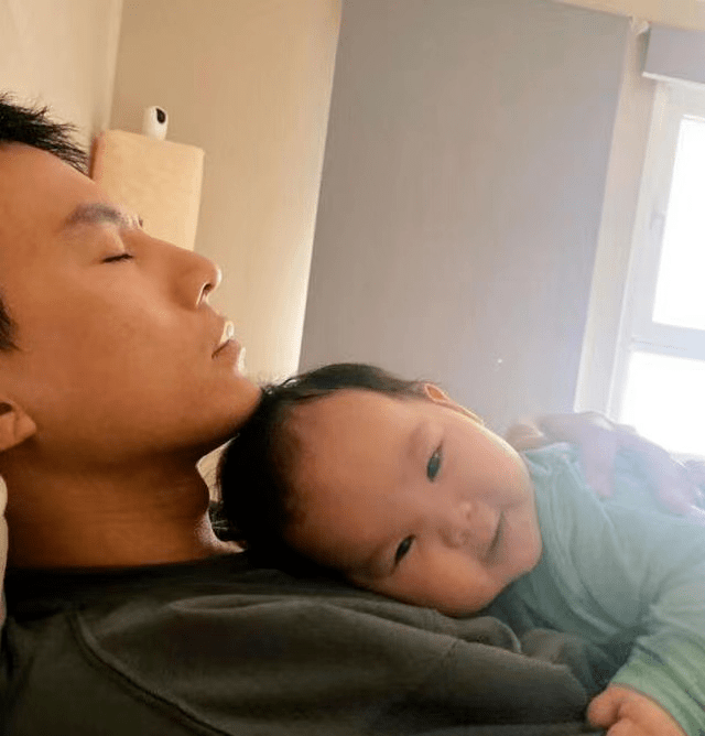 他俩竟然在一起，还有了孩子？
