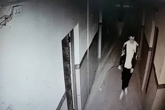 网传“江西失联一个多月的男孩胡鑫宇被找到”，警方：未找到，多支专业队伍还在进行搜索