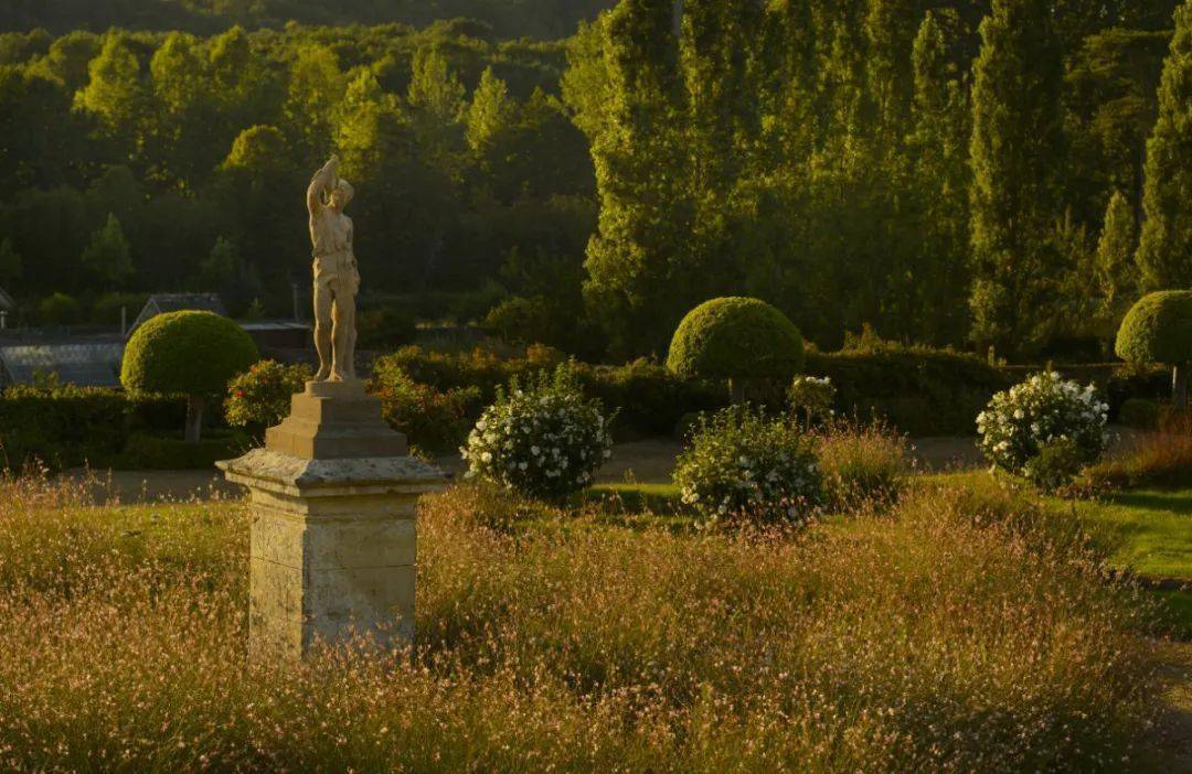 浴火重生的斑斓 | Château de Valmer 瓦尔默城堡花园