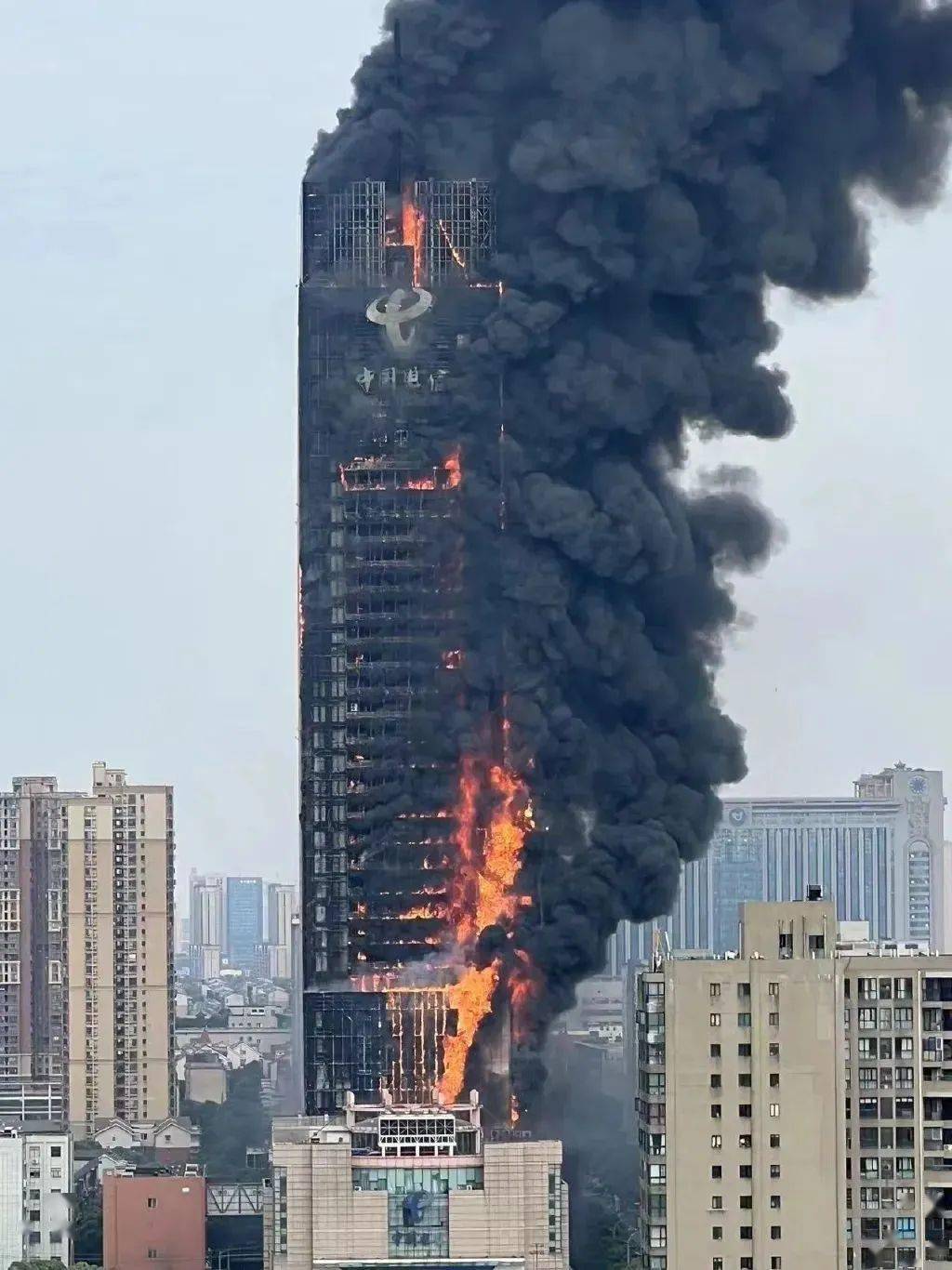高层住宅楼发生火灾！已致10人死亡9人受伤