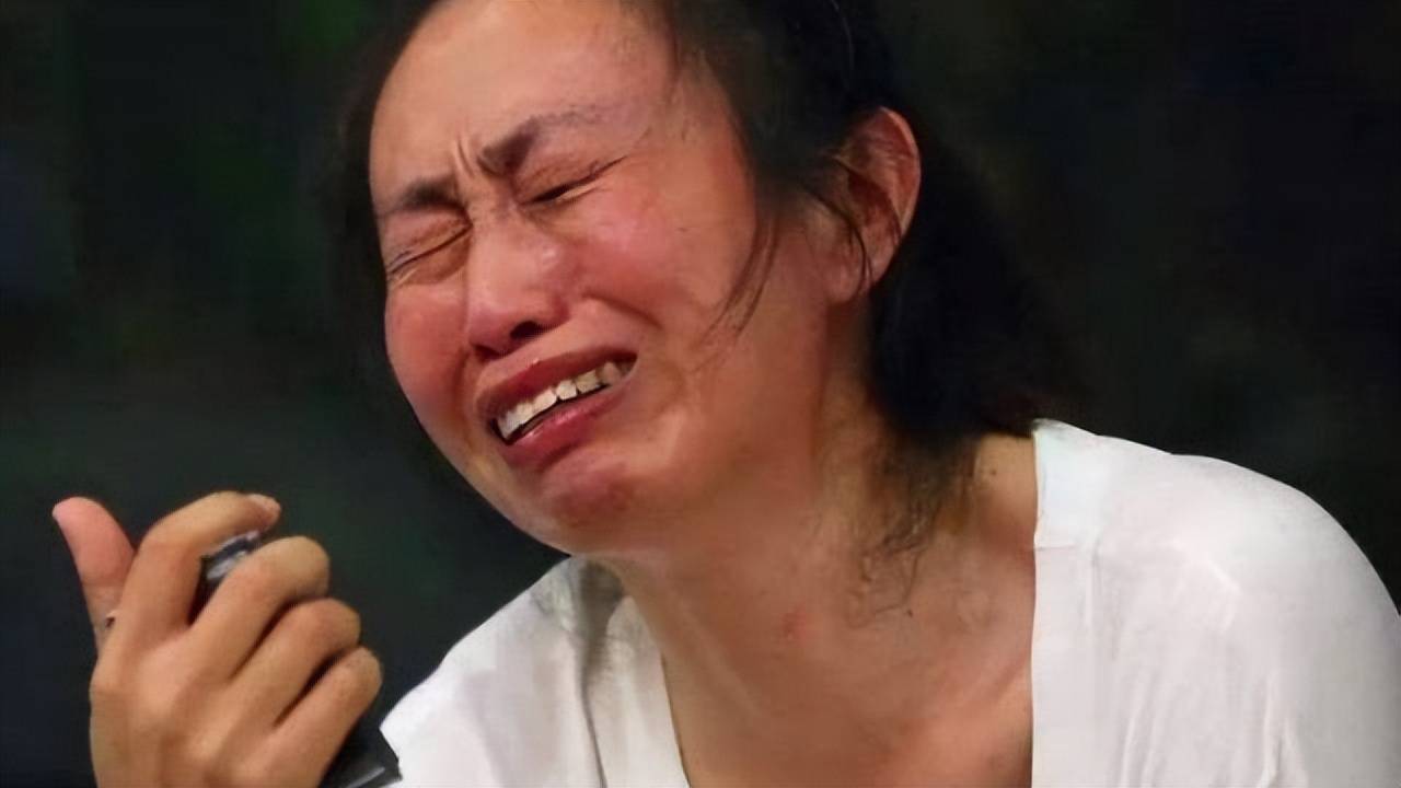 原创4男子凌晨刷房卡闯入单身女孩酒店房间，并致电其闺蜜，细思极恐