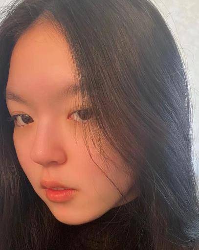 原创
            李咏18岁女儿近照曝光，生活惬 