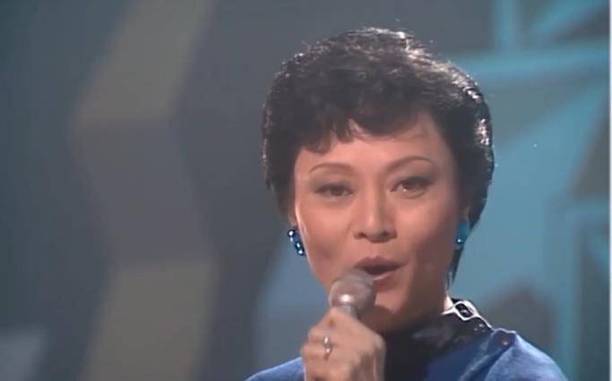 张韶涵改编抖音神曲《心恋》，徐小凤版最典范，原曲却是印尼民歌