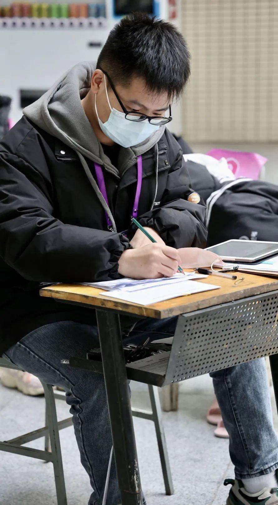 艺考首日 聚焦艺考现场闪闪发光的你_刘茂冉_冬日_考生