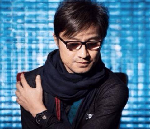 原创汪峰被抢了26次热搜头条！屈楚萧“咖喱酱”恋情打断他的“吟唱”！