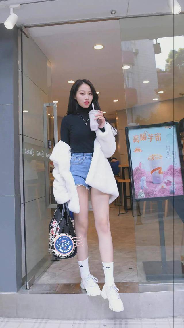 原创
  “纸袋裤”+高跟鞋,小个子女生穿更显高,时髦又减龄 第6张 原创
  “纸袋裤”+高跟鞋,小个子女生穿更显高,时髦又减龄 第6张