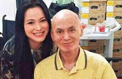 早年间,刘家辉与第一任妻子生有两位女儿,离婚之后