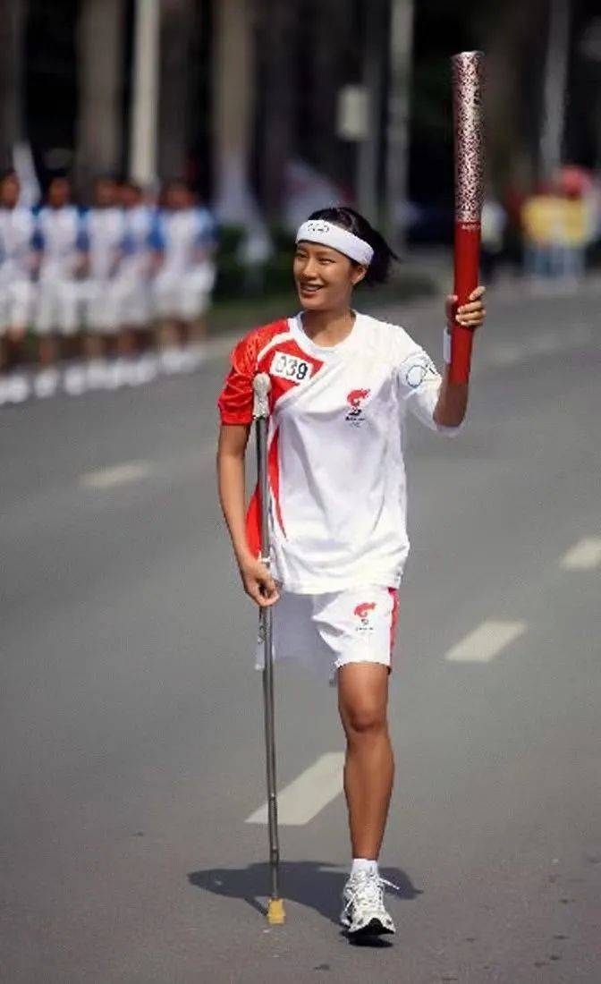 从回绝治疗到突破世界纪录，广西女孩单腿“跳”出斑斓人生
