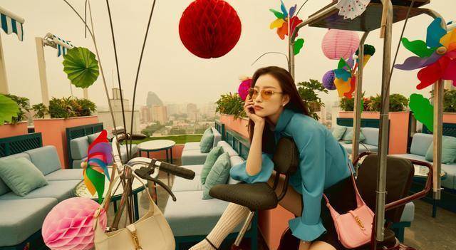 倪妮难得换新发型，短发配拼接开衩裙精致优雅，气质让人眼前一亮