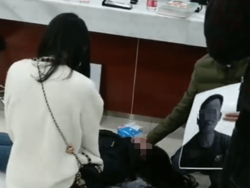 太猖狂！深圳一男子足浴店要求特殊服务被拒，当场行凶捅死店长