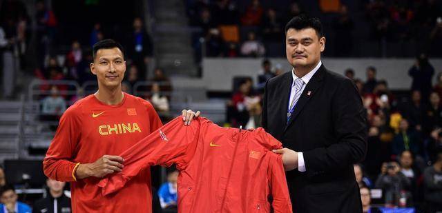 中国男篮对巴林男篮的阵容揭晓！周琦缺席了！胡明轩回来了！