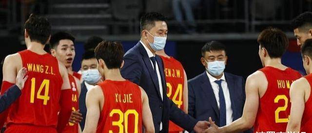中国男篮对巴林男篮的阵容揭晓！周琦缺席了！胡明轩回来了！