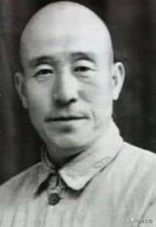 1948年,华北部队礼葬敌军中将,令中将儿子非常感动