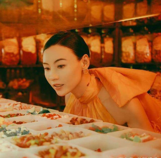 �Ű�֥���¹������գ�Ц������������Ů��Ϣ�����󸴳���ɫ ...