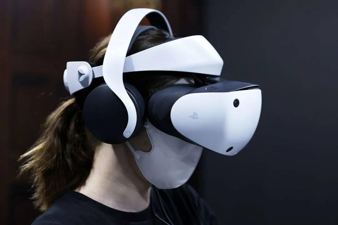 外媒曝索尼大幅下调PSVR2出货量丨​PS5新告白或表示《奥秘海域5》