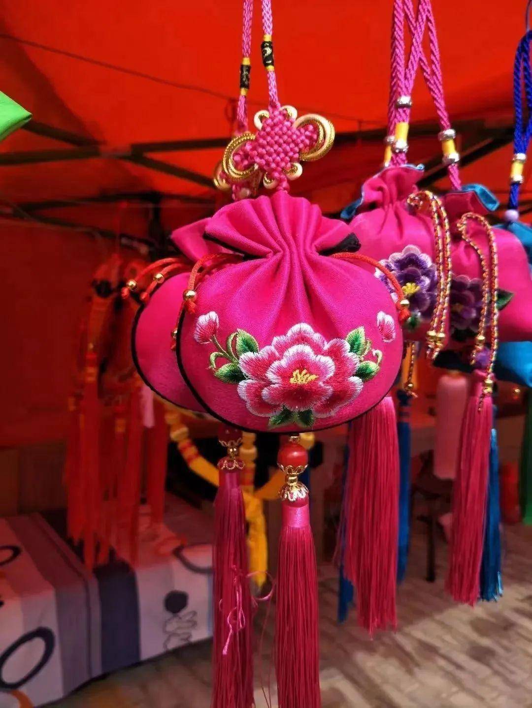 庆阳香包:针尖舞动的灿烂民俗