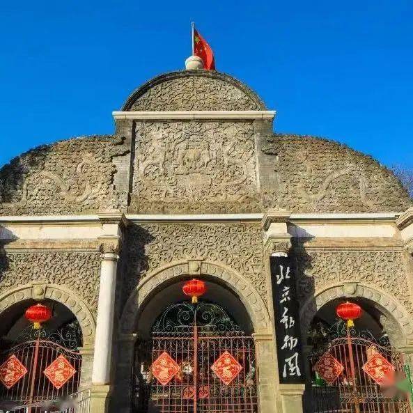 �������˱�����һĨ������ɫ