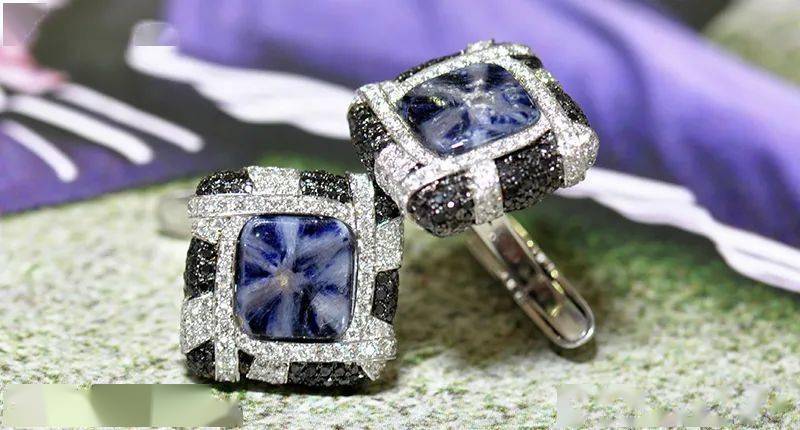 �������𣿾�Ȼ�е��ں�����ñ�ʯ�����죡