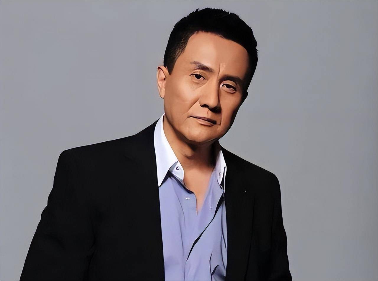 长得显老有多吃亏?这4对明星,年龄没啥差别,可外貌像差了辈分