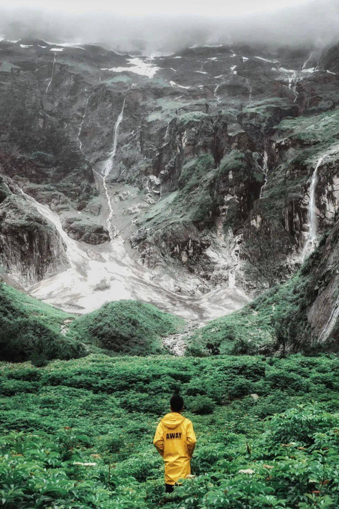 那届年轻人，爱上了雨崩徒步