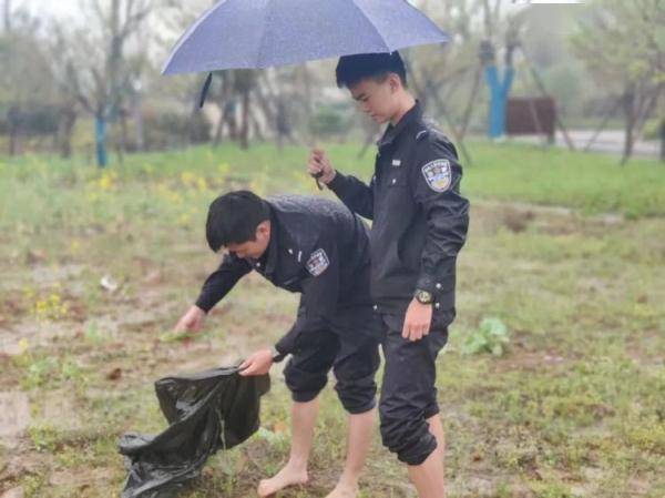 看到那种动物，报警！