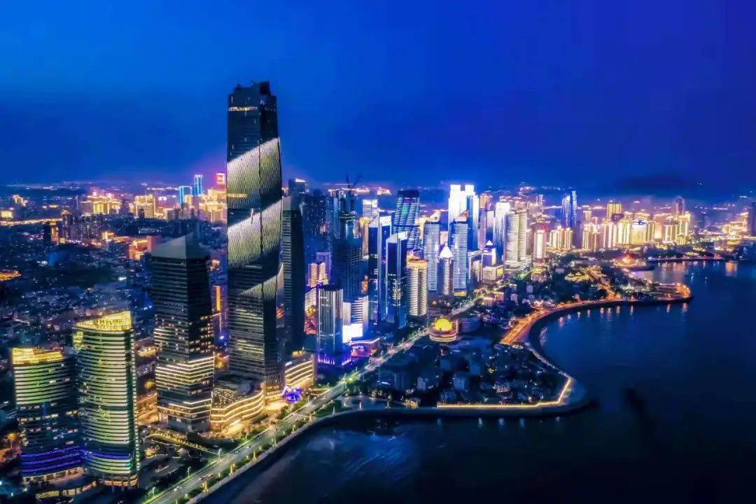 青岛商圈:摆出更强“阵容”扩消费