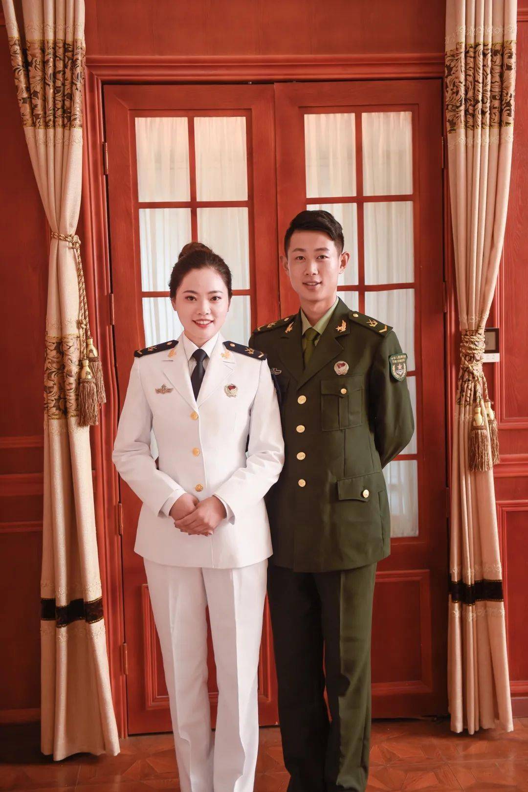 快来看!真甜!兵哥哥兵姐姐跟你表白啦!