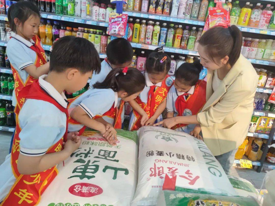 b体育【校园动态】安全饮食 健康成长——南岭路小学开展创建国家食品安全示范城市宣传活动(图4)