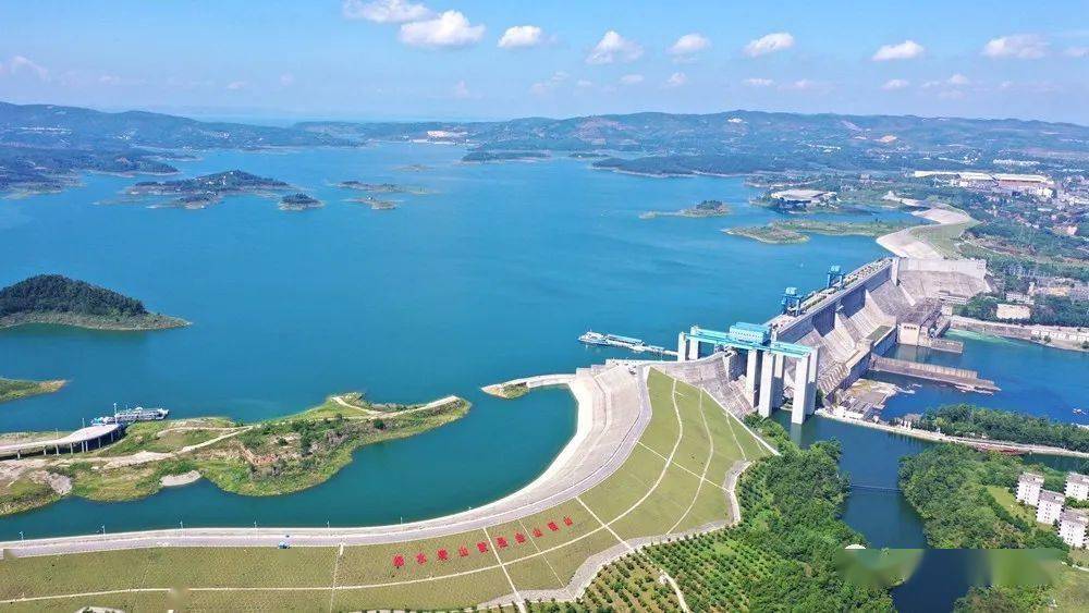 1983年8月19日，均县改称丹江口市，所辖行政设置未变。