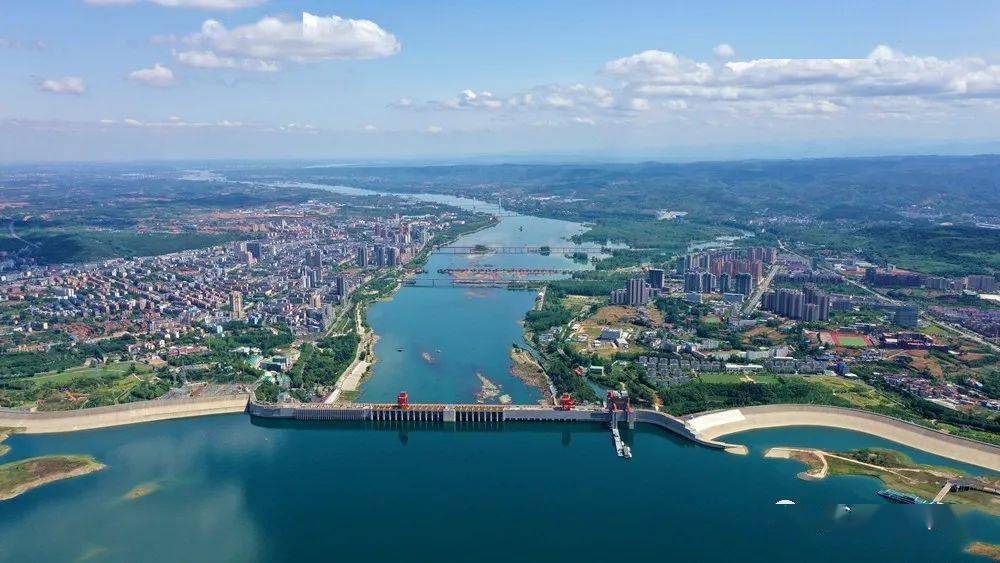 1983年8月19日，均县改称丹江口市，所辖行政设置未变。