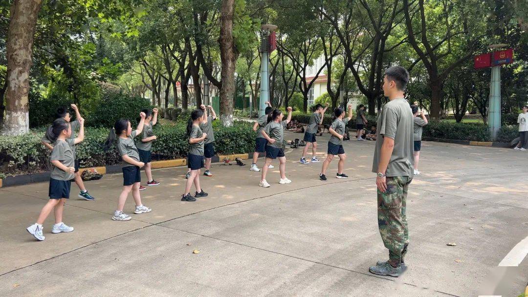 定格这个夏天美好回忆~星空体育官网第十届“我是特种兵”电视军事夏令营结营(图1)