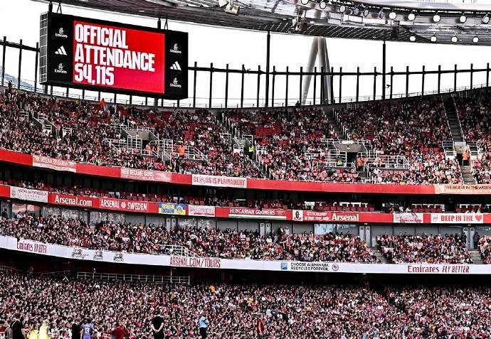 阿森纳女足与利物浦比赛54115人现场掠阵！人类创造英超观众人数新高！
