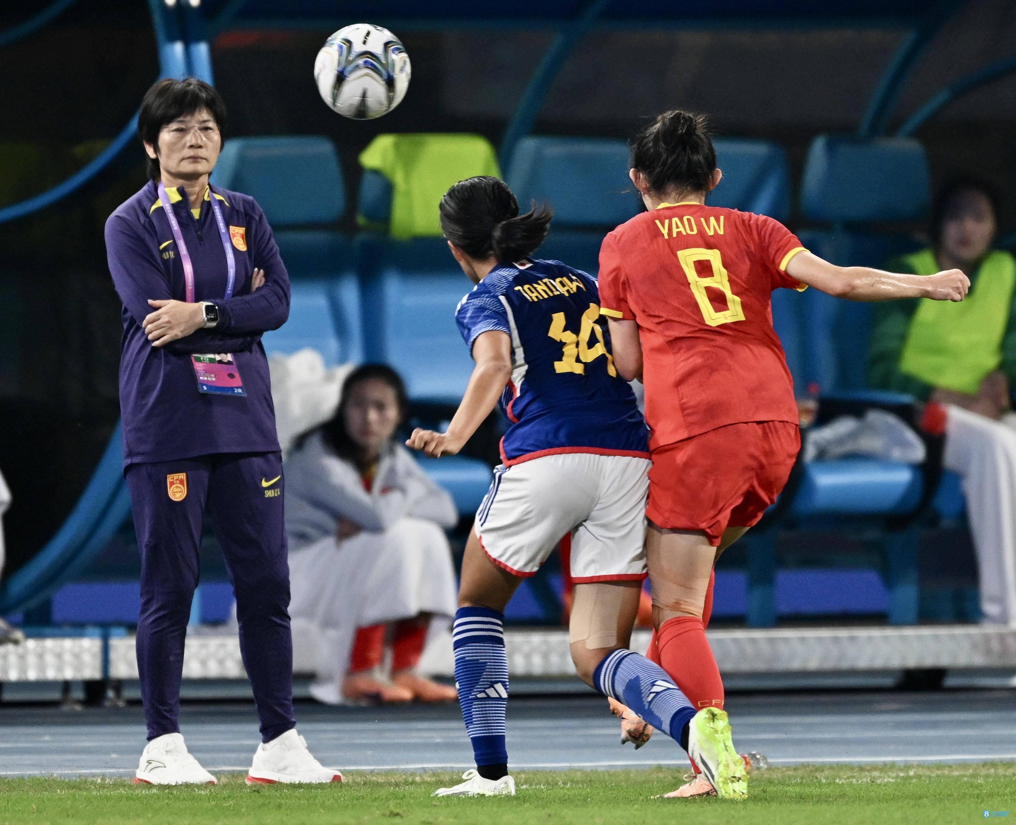 记者：日本女足平均年龄不到22岁，中国女足为轻敌大意付出多少惨痛代价