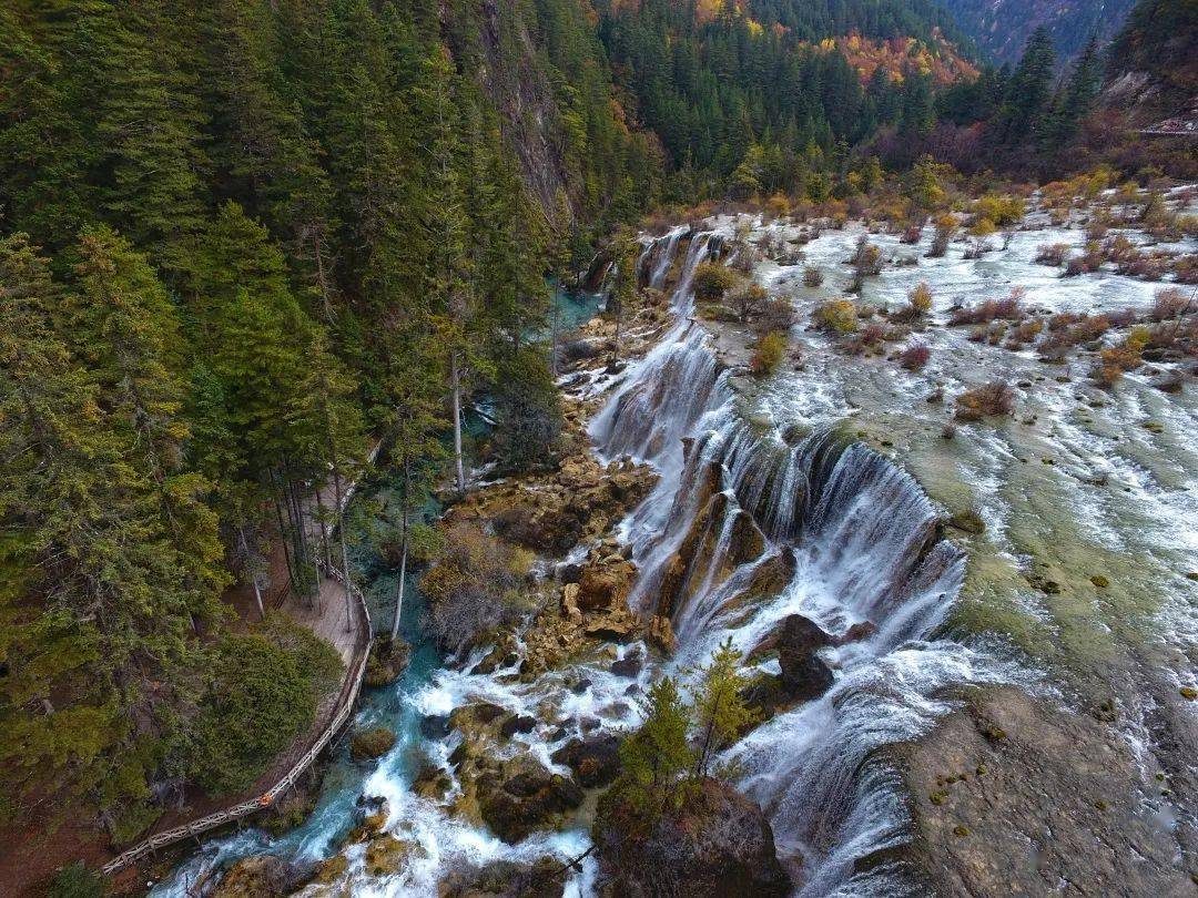 全域旅游 | 十月九寨沟，是生命创造的斑斓秘境