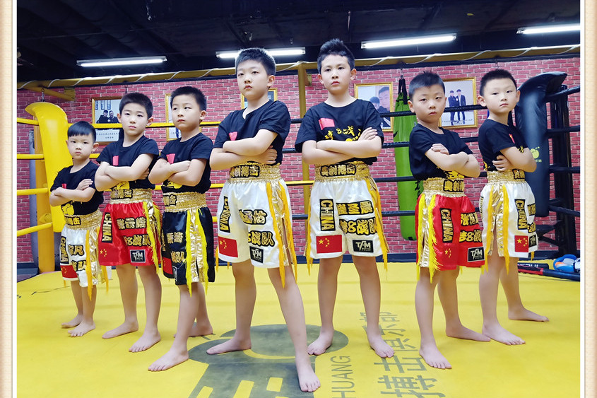 少儿搏击训练能让孩子克服心理障碍变成勇敢的少年