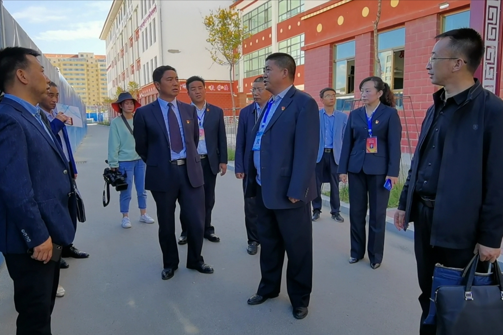 市委副书记代市长李新平到合作市初级中学检查调研学校工作