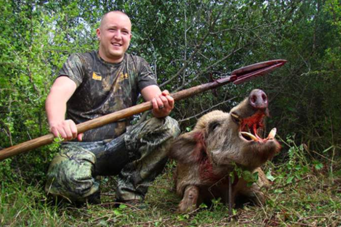 野猪长矛,也称重猎矛,英文称为boarspear或者heavy