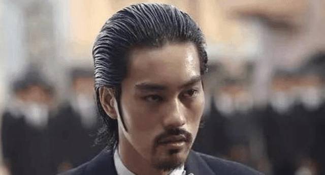 热爱手办的小八