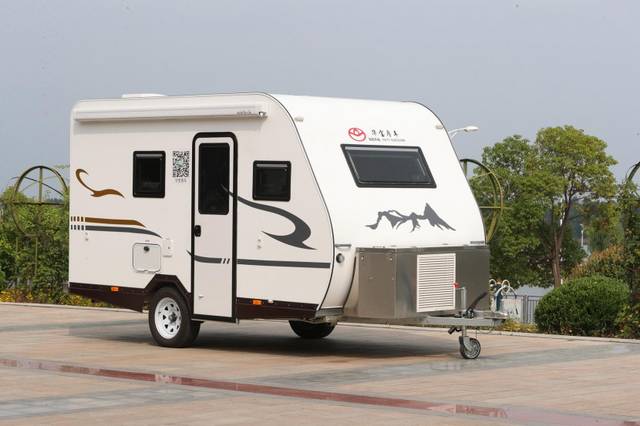 实拍测评华宝"当红小王子——530"公路版(上下铺)拖挂房车