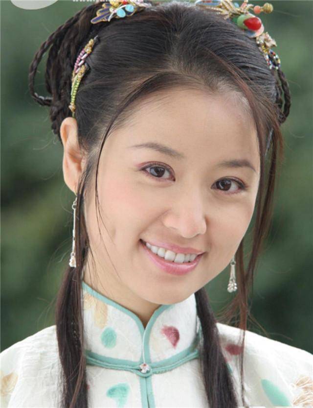 多少年前和多少年后,是两个不同的角色,但是,是同一个演员所饰演的