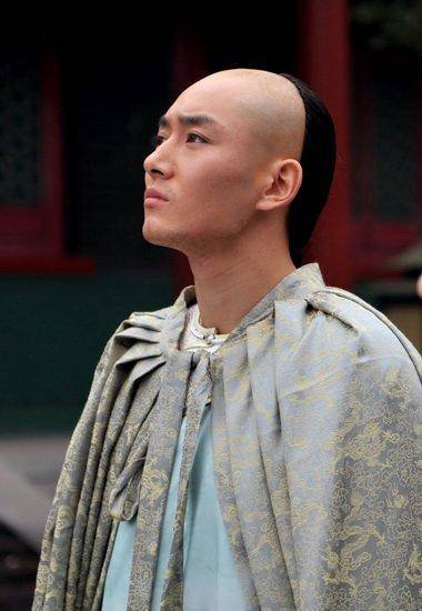 在新版《倚天屠龙记》中,李冬学在其中饰演张翠山,戏份不多,没几集就