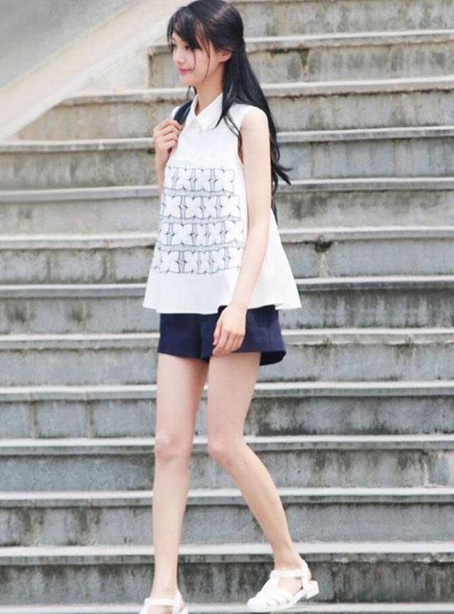 郑爽敢穿这个排练舞蹈?"3cm"短裤完美衬托大长腿,眼都看直了